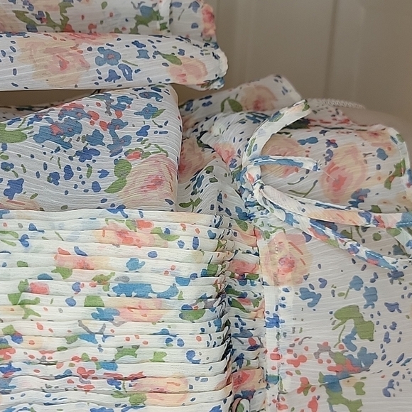 A.N.A Sheer, Floral, Button Blouse, Size PS.  EUC! - Picture 3 of 8